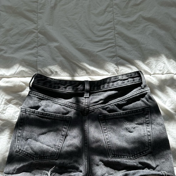 black Jean shorts size 4 (Small) - Picture 3 of 3